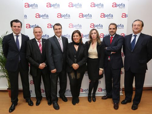 Miembros del equipo directivo de Asefa Seguros en la inauguración de la oficina de Tarragona